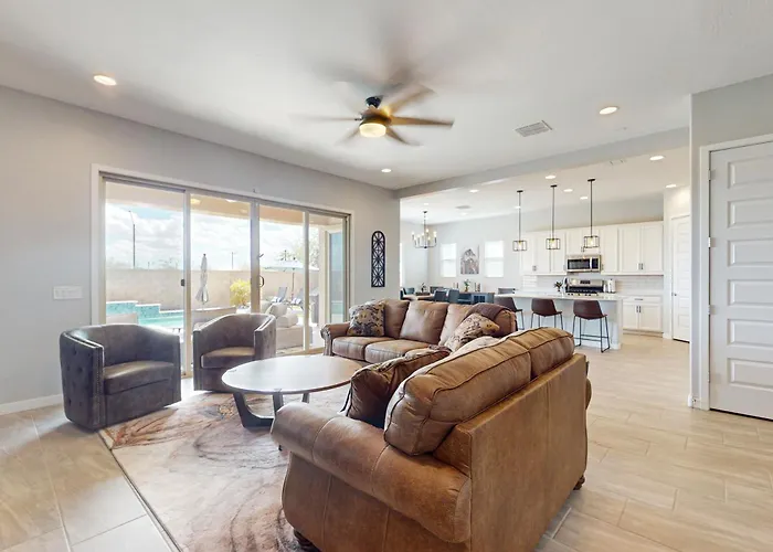 Pool, Hot Tub & Game Room! Spacious Buckeye Holiday home