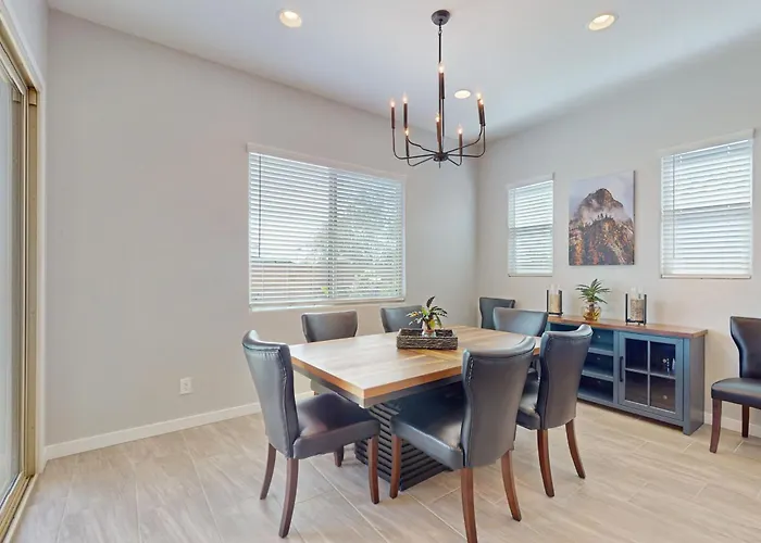 Holiday home Pool, Hot Tub & Game Room! Spacious Buckeye