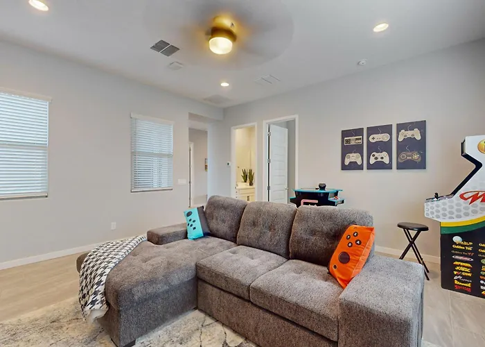 Pool, Hot Tub & Game Room! Spacious Buckeye Holiday home *