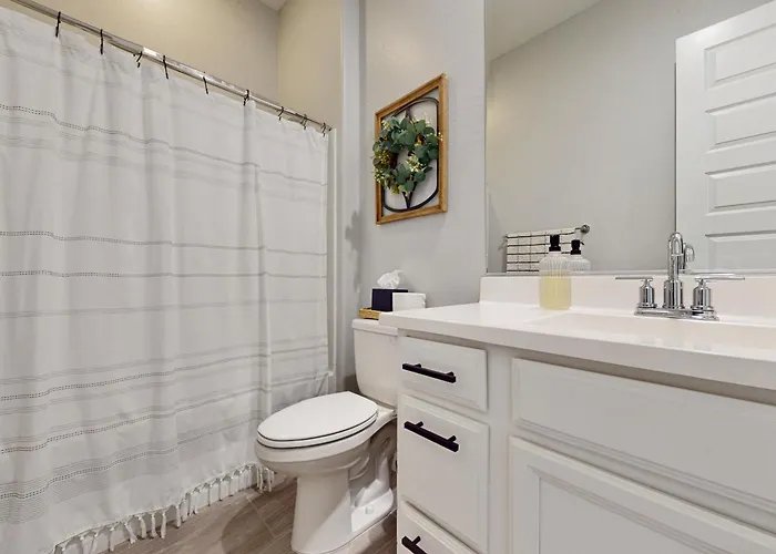 Holiday home Pool, Hot Tub & Game Room! Spacious Buckeye