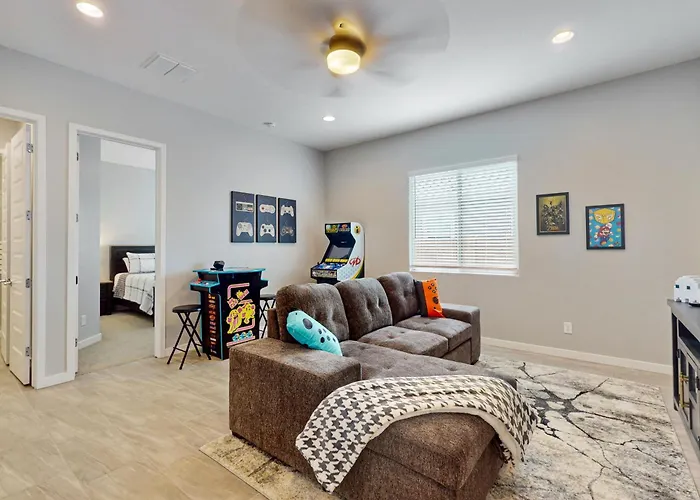 Pool, Hot Tub & Game Room! Spacious Buckeye McMicken