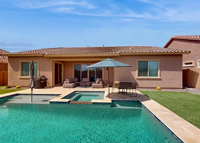 Holiday home Pool, Hot Tub & Game Room! Spacious Buckeye *