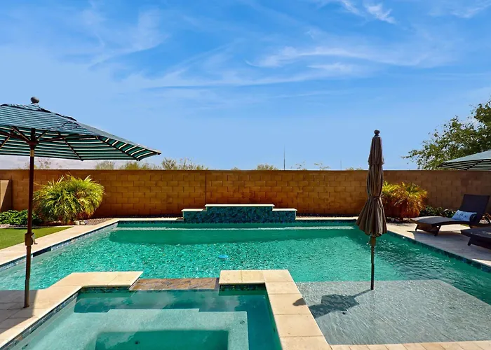 Pool, Hot Tub & Game Room! Spacious Buckeye Holiday home *