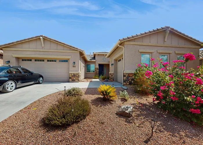 Pool, Hot Tub & Game Room! Spacious Buckeye Holiday home *